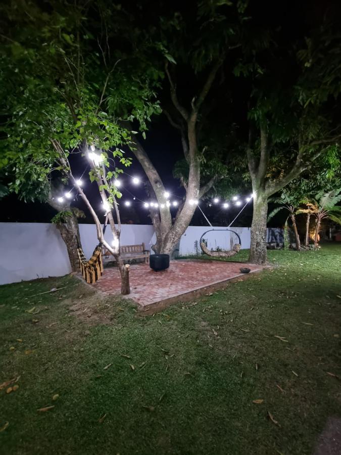 Casa Dom Quixote, Pequena Chacara No Centro Da Cidade Villa Атибая Екстериор снимка